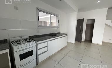 PH impecable, 3 ambientes, con cochera y patio