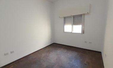 Munro - Zona Industrial I - Lote Propio - Casa  de 3 amb con Cochera y Galpón/taller!