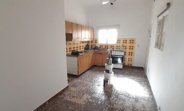 Munro - Zona Industrial I - Lote Propio - Casa  de 3 amb con Cochera y Galpón/taller!