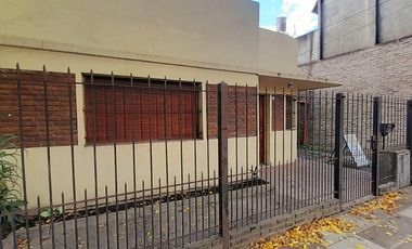 Munro - Zona Industrial I - Lote Propio - Casa  de 3 amb con Cochera y Galpón/taller!