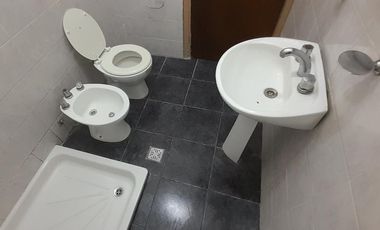 Munro - Zona Industrial I - Lote Propio - Casa  de 3 amb con Cochera y Galpón/taller!