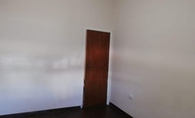 Munro - Zona Industrial I - Lote Propio - Casa  de 3 amb con Cochera y Galpón/taller!