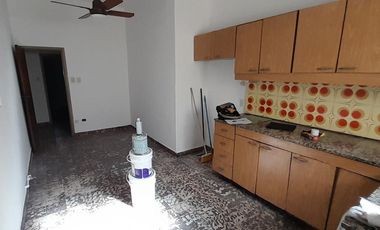 Munro - Zona Industrial I - Lote Propio - Casa  de 3 amb con Cochera y Galpón/taller!