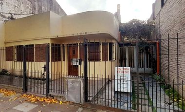 Munro - Zona Industrial I - Lote Propio - Casa  de 3 amb con Cochera y Galpón/taller!