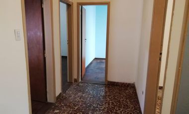 Munro - Zona Industrial I - Lote Propio - Casa  de 3 amb con Cochera y Galpón/taller!