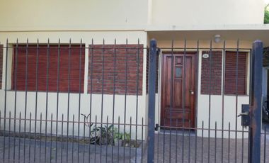 Munro - Zona Industrial I - Lote Propio - Casa  de 3 amb con Cochera y Galpón/taller!