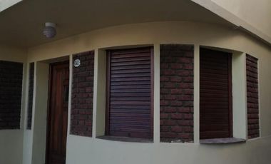 Munro - Zona Industrial I - Lote Propio - Casa  de 3 amb con Cochera y Galpón/taller!