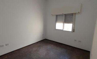 Munro - Zona Industrial I - Lote Propio - Casa  de 3 amb con Cochera y Galpón/taller!