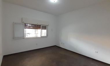 Munro - Zona Industrial I - Lote Propio - Casa  de 3 amb con Cochera y Galpón/taller!