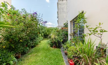 La Lucila - Casa de 5 amb con Jardín y Pileta - sobre doble Lote!