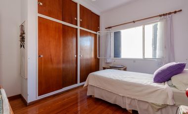 La Lucila - Casa de 5 amb con Jardín y Pileta - sobre doble Lote!