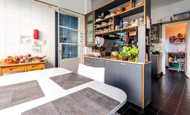 La Lucila - Casa de 5 amb con Jardín y Pileta - sobre doble Lote!