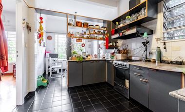 La Lucila - Casa de 5 amb con Jardín y Pileta - sobre doble Lote!