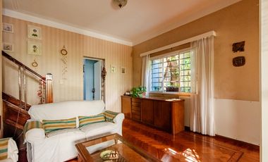 La Lucila - Casa de 5 amb con Jardín y Pileta - sobre doble Lote!