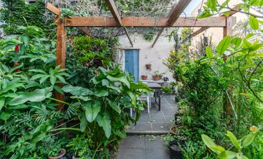 La Lucila - Casa de 5 amb con Jardín y Pileta - sobre doble Lote!