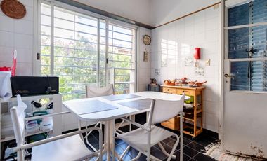 La Lucila - Casa de 5 amb con Jardín y Pileta - sobre doble Lote!