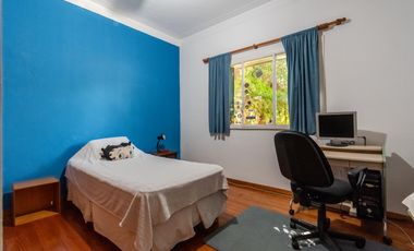 La Lucila - Casa de 5 amb con Jardín y Pileta - sobre doble Lote!