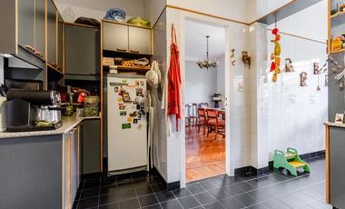 La Lucila - Casa de 5 amb con Jardín y Pileta - sobre doble Lote!