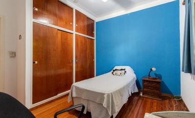 La Lucila - Casa de 5 amb con Jardín y Pileta - sobre doble Lote!