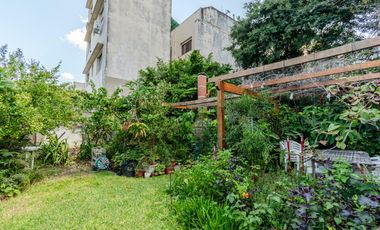 La Lucila - Casa de 5 amb con Jardín y Pileta - sobre doble Lote!