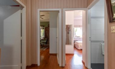 La Lucila - Casa de 5 amb con Jardín y Pileta - sobre doble Lote!