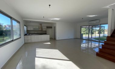 Casa  en venta en  San Isidro Labrador, Villanueva , Tigre.