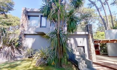 Exclusiva Casa de 5 ambientes + Departamento en Venta Mar de las Pampas