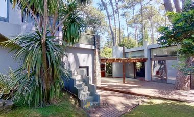 Exclusiva Casa de 5 ambientes + Departamento en Venta Mar de las Pampas