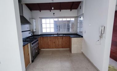 Casa en Güemes al 500, Temperley