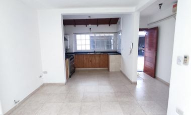 Casa en Güemes al 500, Temperley