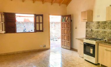 Venta PH en Avellaneda Tipo Casa de 2  ambientes con Patio con Posibilidad de Ampliación