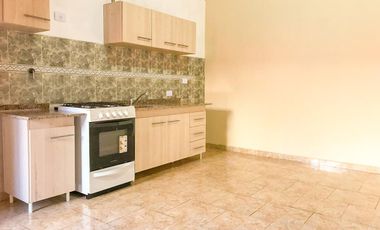 Venta PH en Avellaneda Tipo Casa de 2  ambientes con Patio con Posibilidad de Ampliación