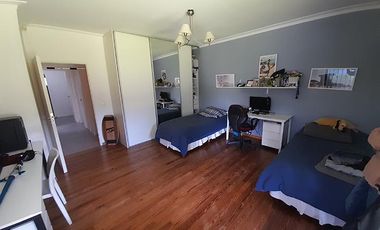 EXCELENTE CHALET CON GRAN TERRENO!!!