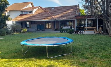 EXCELENTE CHALET CON GRAN TERRENO!!!