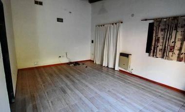 Casa en Venta EN PUEBLO ESTHER de 2 dormitorios, cochera, jardín, 2 baños!!!