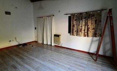 Casa en Venta EN PUEBLO ESTHER de 2 dormitorios, cochera, jardín, 2 baños!!!
