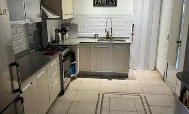 VENDEMOS GRAN CASA SOBRE AV DON BOSCO  A METROS DE CIRCUNVAL