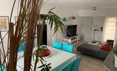 VENDEMOS GRAN CASA SOBRE AV DON BOSCO  A METROS DE CIRCUNVAL