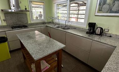 Casa ubicada en el barrio la martina