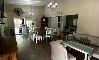 Casa ubicada en el barrio la martina