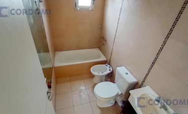 Venta Departamento en Lanús Oeste 2 ambientes al contrafrente por escalera