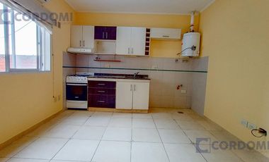 Venta Departamento en Lanús Oeste 2 ambientes al contrafrente por escalera
