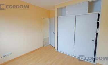 Venta Departamento en Lanús Oeste 2 ambientes al contrafrente por escalera