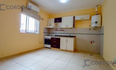 Venta Departamento en Lanús Oeste 2 ambientes al contrafrente por escalera