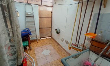 Alquiler PH en Remedios De Escalada 3 ambientes al Frente con entrada de auto.