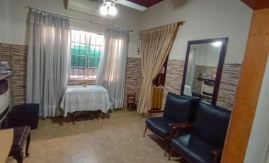 Alquiler PH en Remedios De Escalada 3 ambientes al Frente con entrada de auto.