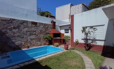 VENTA. CHALET CON PILETA Y DEPTO AL FONDO EN DON BOSCO. APTO CRÉDITO