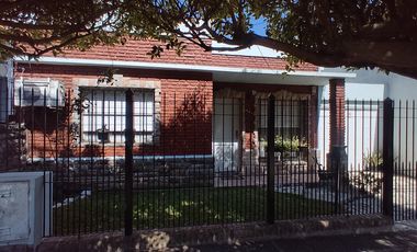 VENTA. CHALET CON PILETA Y DEPTO AL FONDO EN DON BOSCO. APTO CRÉDITO