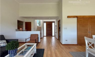 RINCONADA - VENDE CASA 5D 4B COND. EL SAUCE