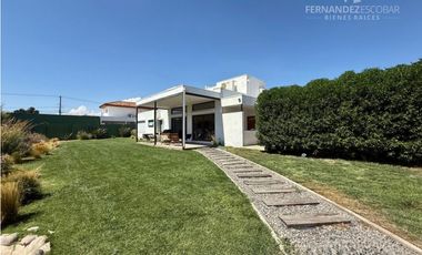 RINCONADA - VENDE CASA 5D 4B COND. EL SAUCE